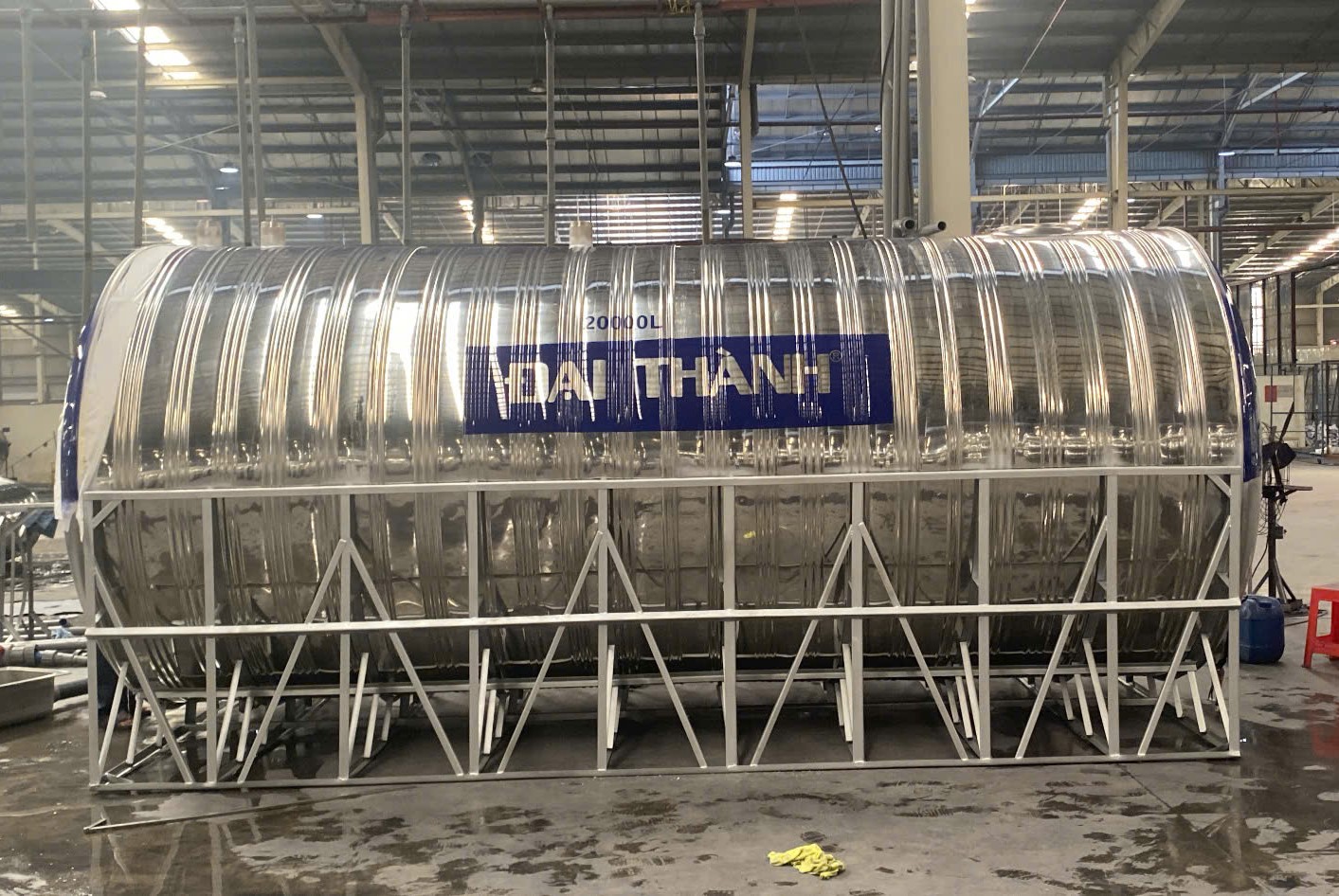Tải trọng chân bồn inox 20 khối ngang